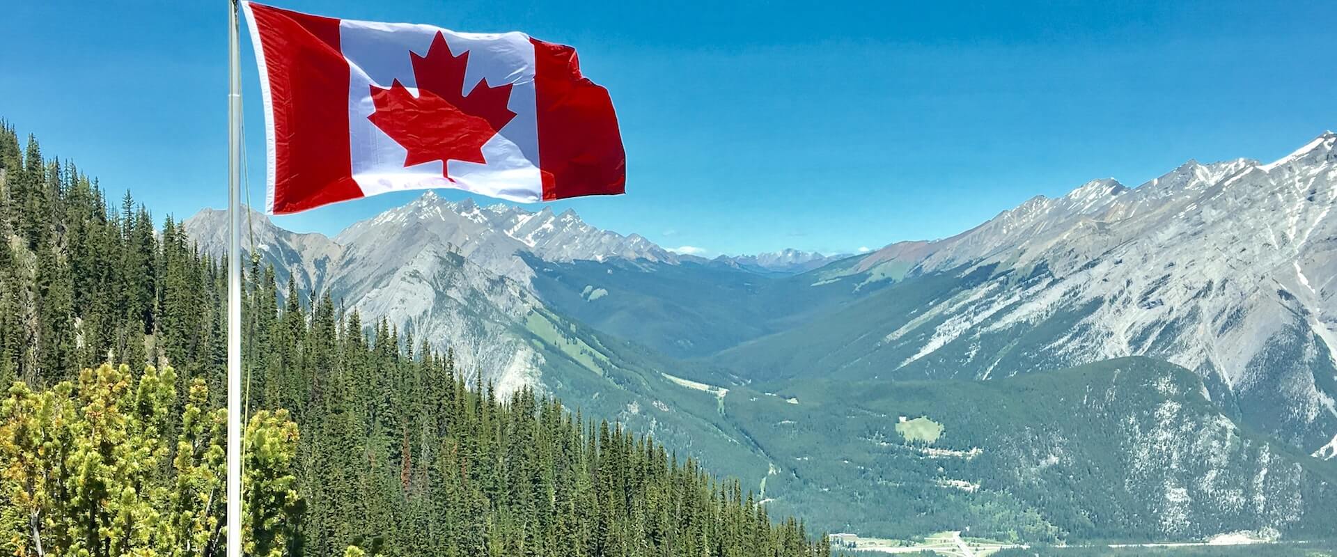 Paysage et drapeau canadien